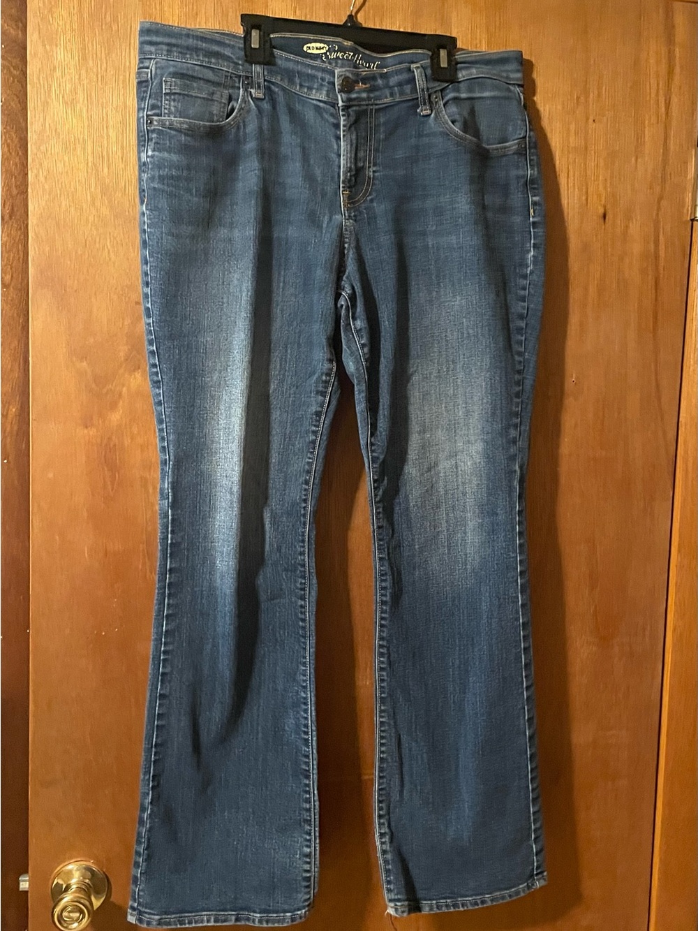 Old Navy Women’s Sweetheart Bootcut Vintage Jeans in Classic Blue. Size 12 Reg